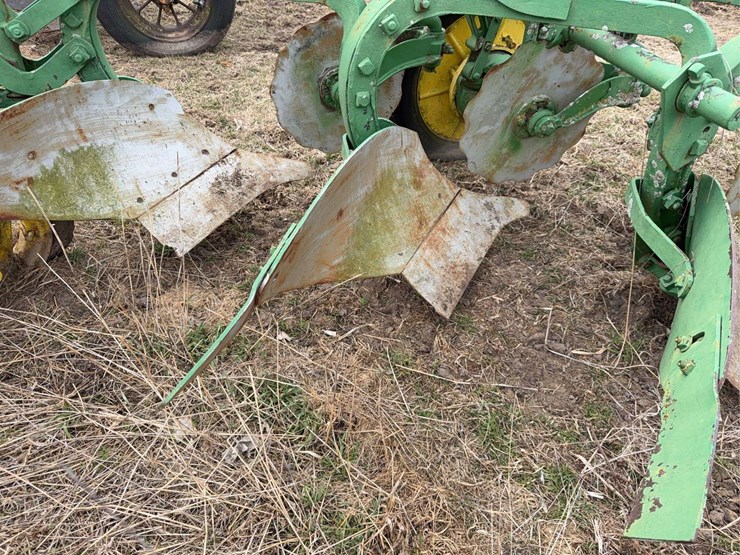 john-deere-pull-type-three-bottom-plow-image-16
