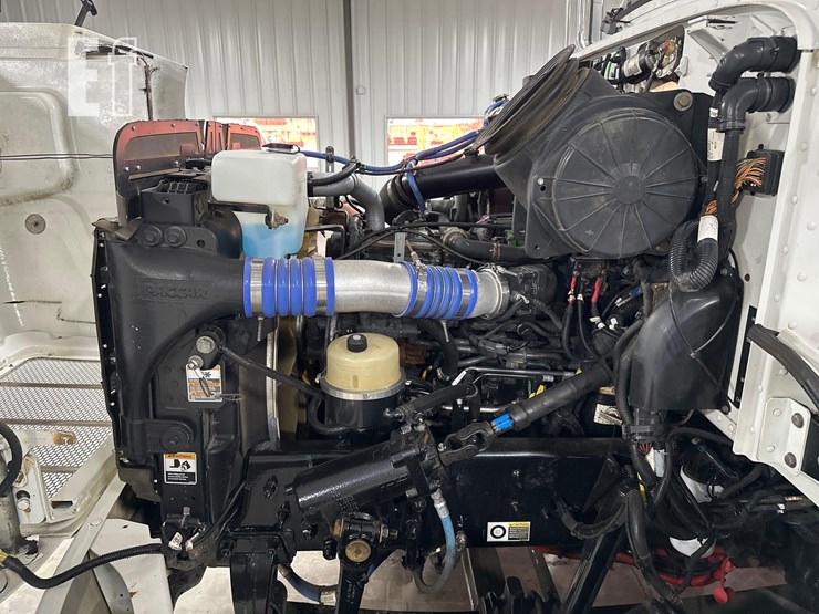 2015-peterbilt-337-image-25