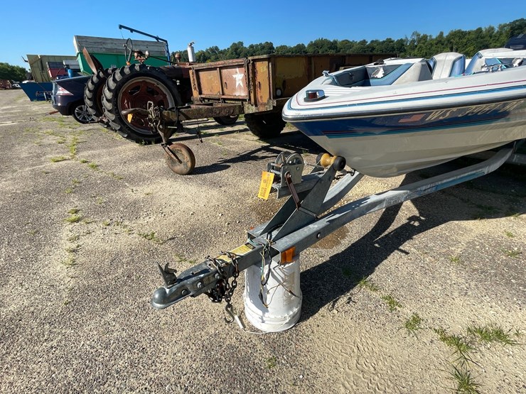 #1019-•-bayliner-capri-boat-on-escort-trailer-(no-title,-for-parts)-image-39