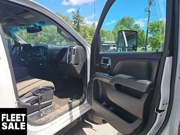 2015-chevrolet-silverado-2500hd-image-24