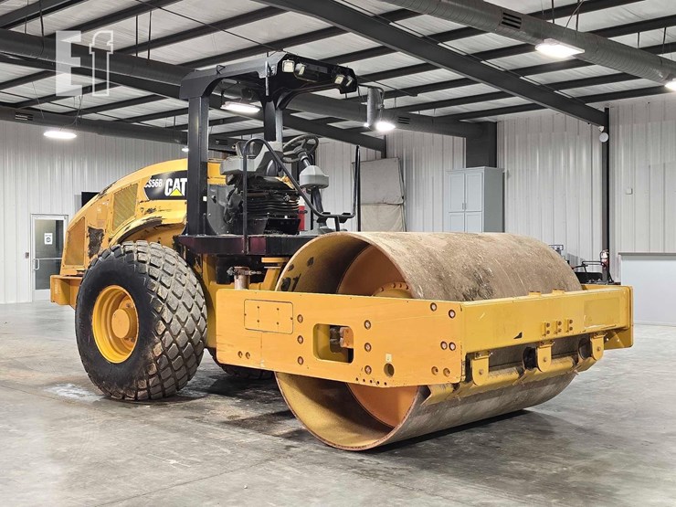 2016-caterpillar-cs56b-image-2