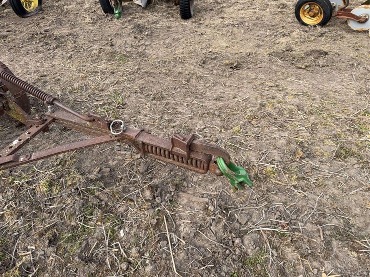 john-deere-pull-type-two-bottom-plow-image-8