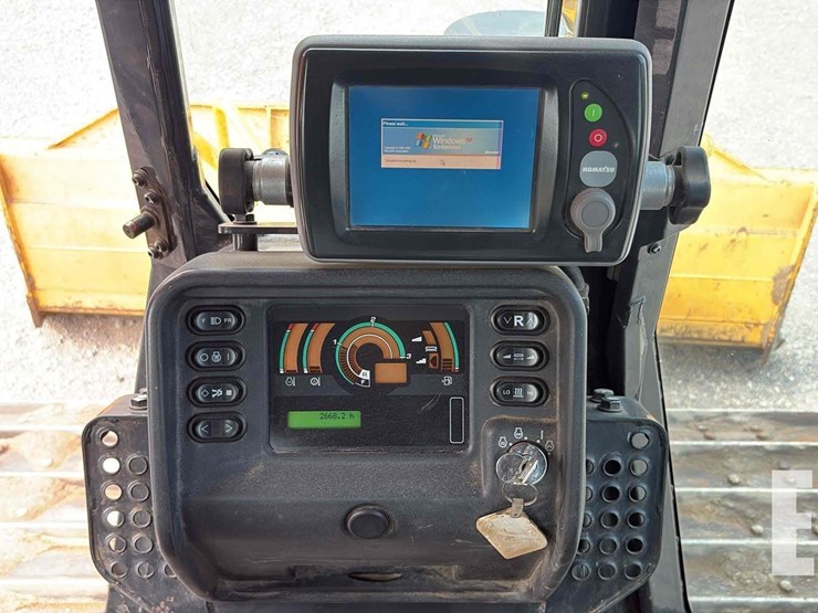 2014-komatsu-d51pxi-22-image-20
