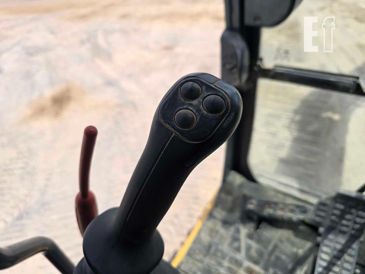 2018-deere-245g-lc-image-16
