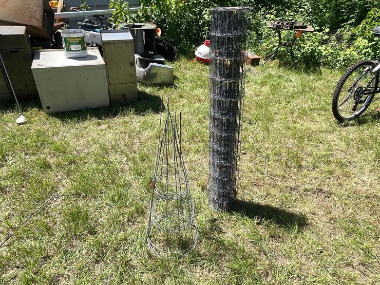 #3302-•-wire-fencing-and-tomato-cages-image-7