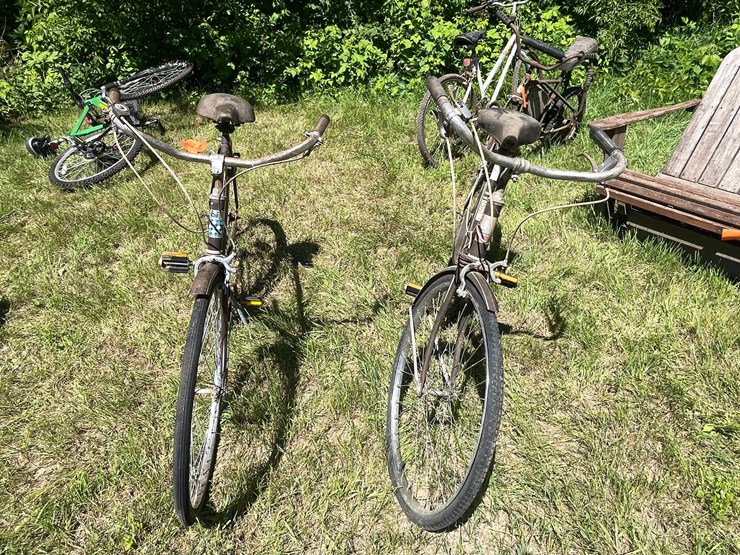 #3300-•-(2)-vintage-his-and-hers-bikes-image-3
