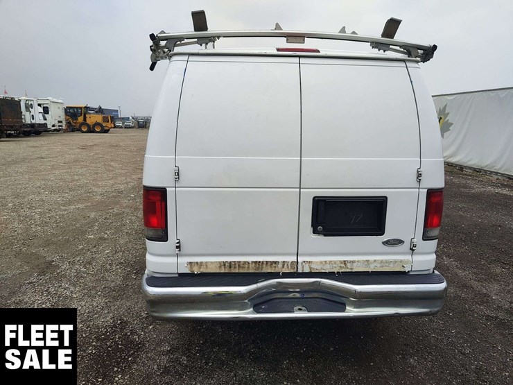 2014-ford-cargo-image-9