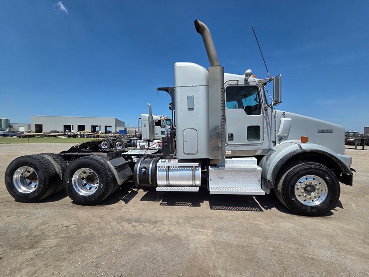 2015-kenworth-t800-image-4
