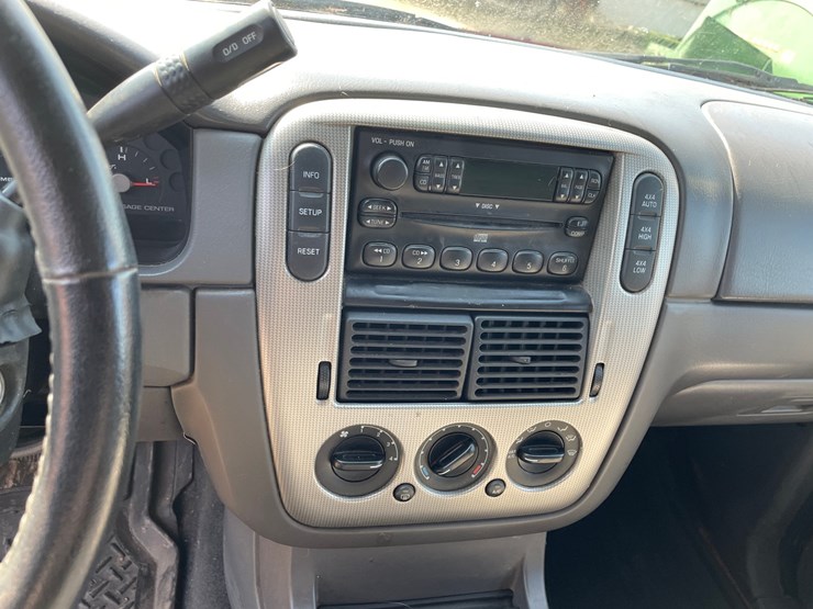 2005-ford-explorer-image-14