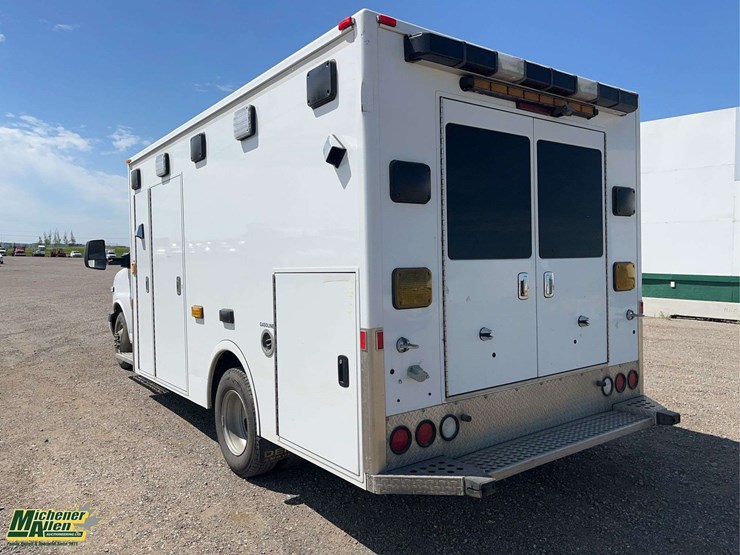 2017-chevrolet-express-s/a-ambulance-image-3