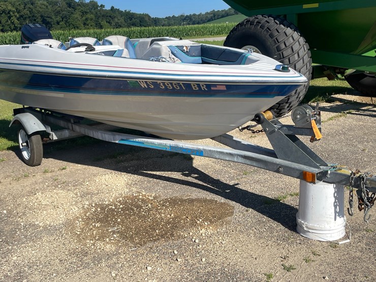#1019-•-bayliner-capri-boat-on-escort-trailer-(no-title,-for-parts)-image-41