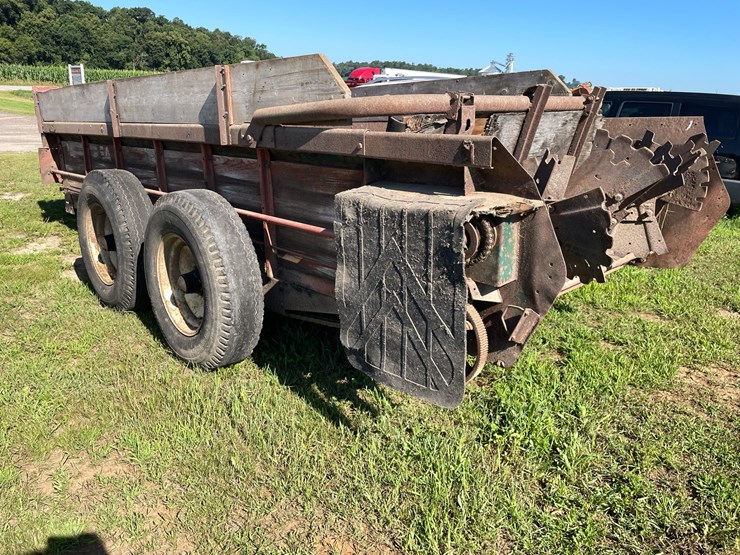#1034-•-new-idea-manure-spreader-image-6