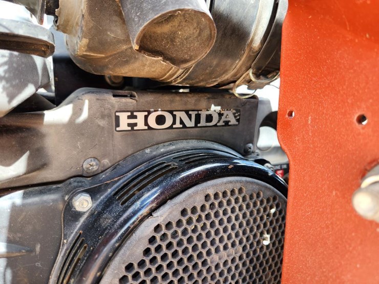 2011-ditch-witch-rt12-image-12