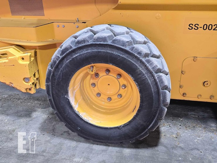 2023-deere-324g-image-23