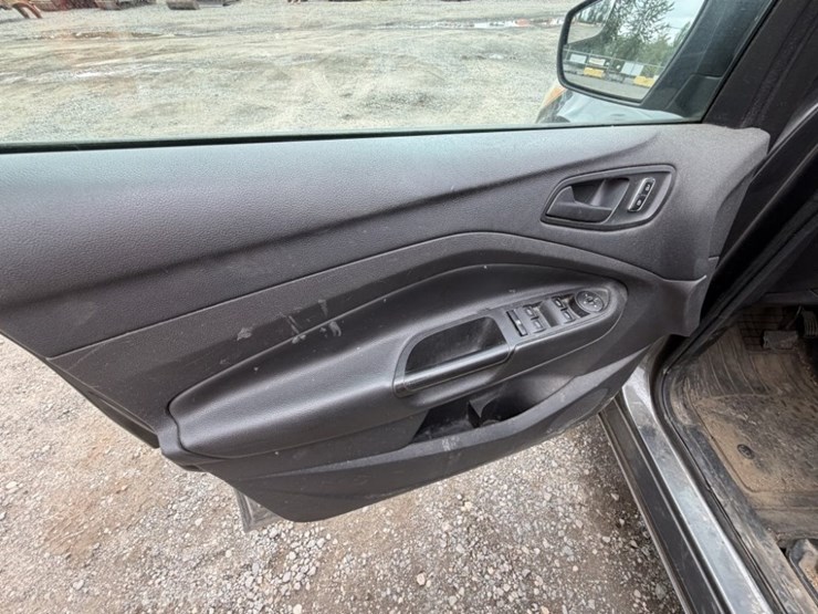 2016-ford-escape-image-24