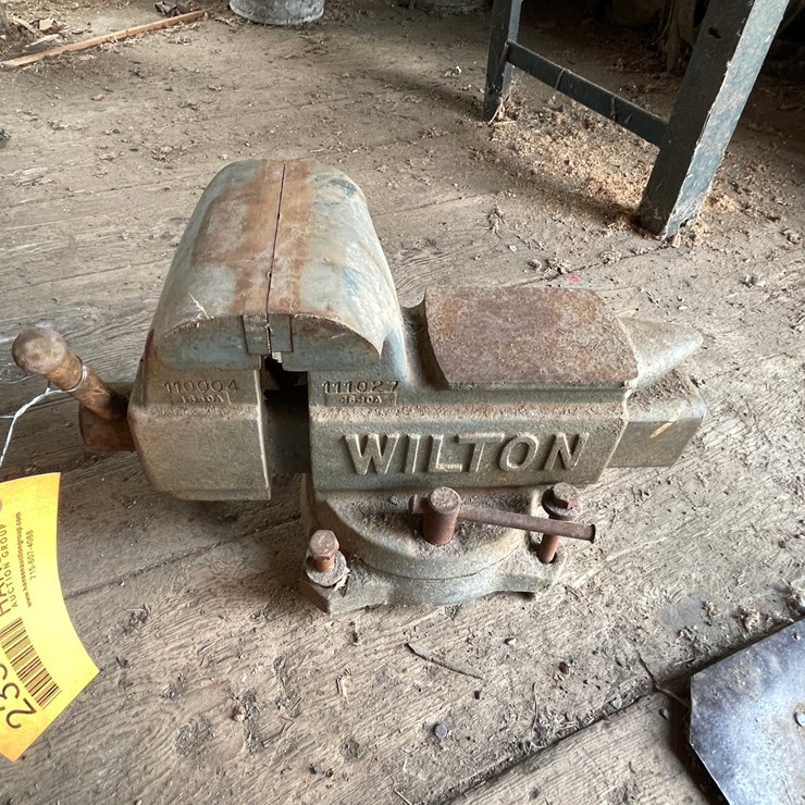 #2339 • Wilton Bench Vise