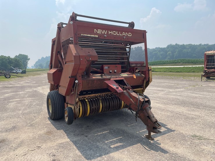 new-holland-851-image-3