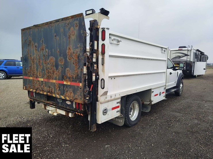 2021-ford-f550-image-4