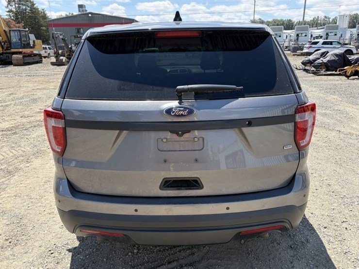 2017-ford-explorer-image-5