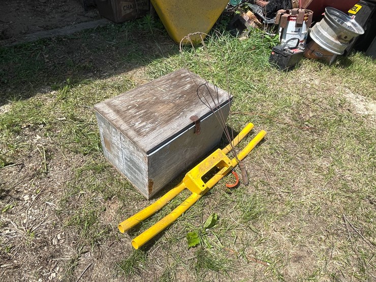 #3323-•-cub-cadet-lawn-tractor-brush-guard,-rug-beater,-and-metal-storage-box-image-3