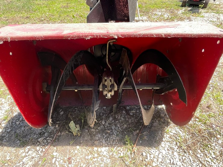 #3321-•-estate-28"-snow-blower-image-11