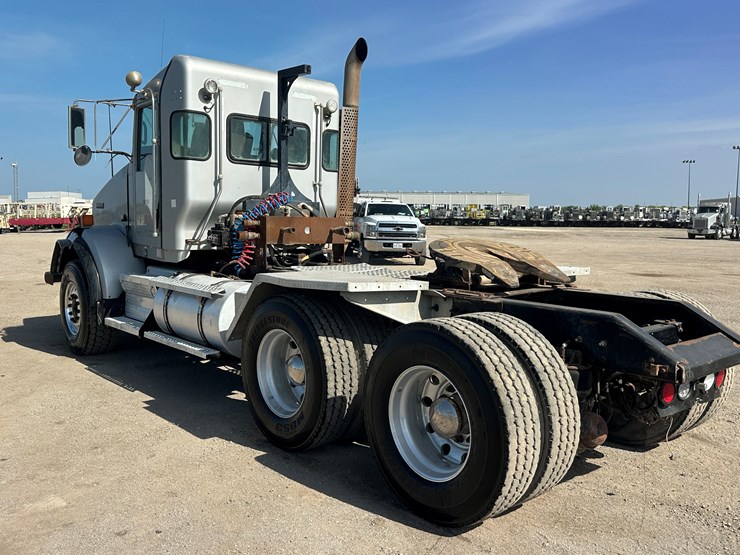 2012-kenworth-t800-image-8