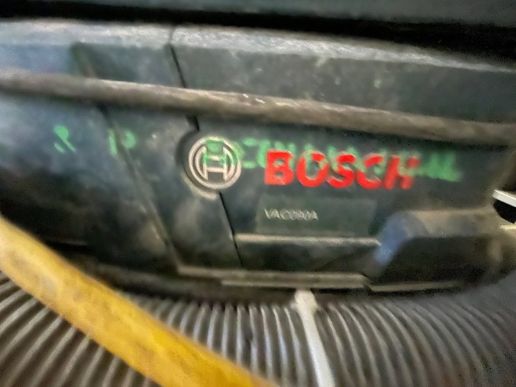 #4011-•-bosch-vac0908-dust-extractor-image-5