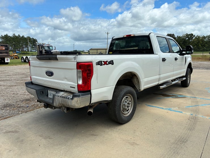2017-ford-f250-xl-image-4