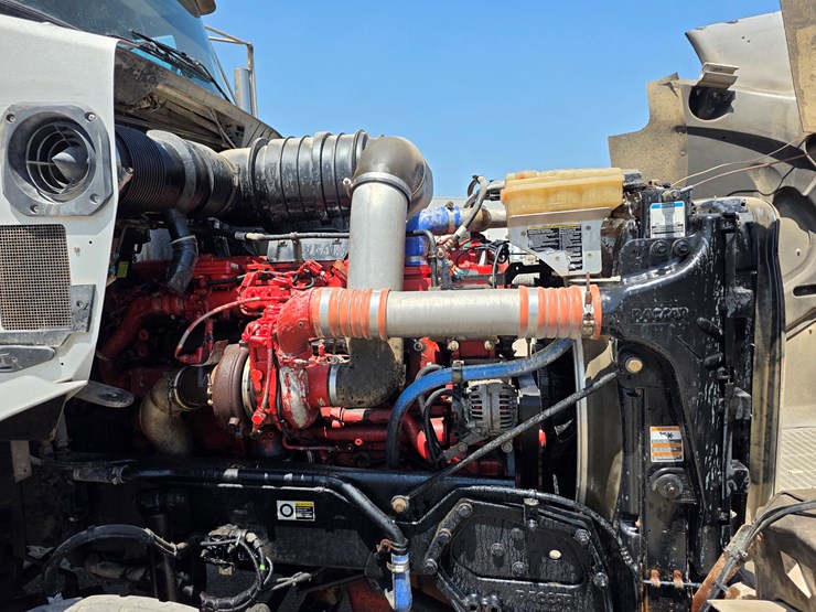 2015-kenworth-t800-image-13