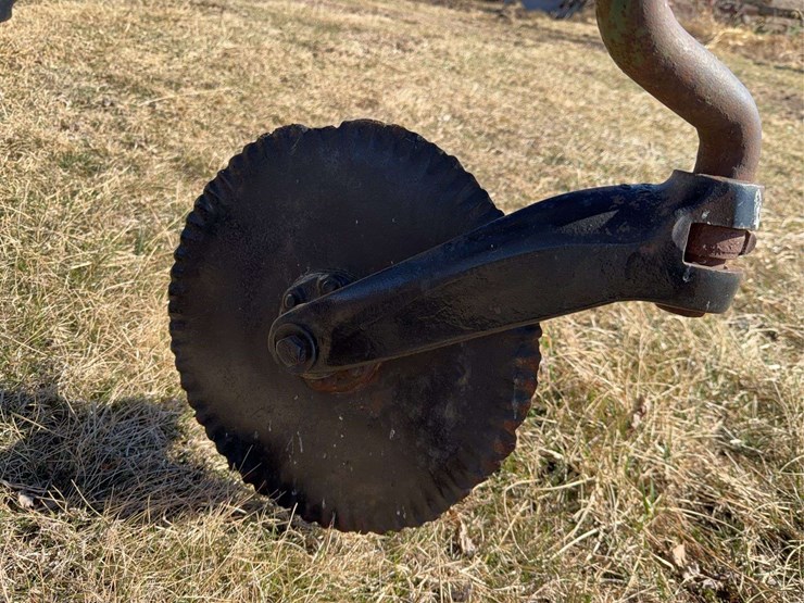 john-deere-three-point-three-bottom-plow-image-9
