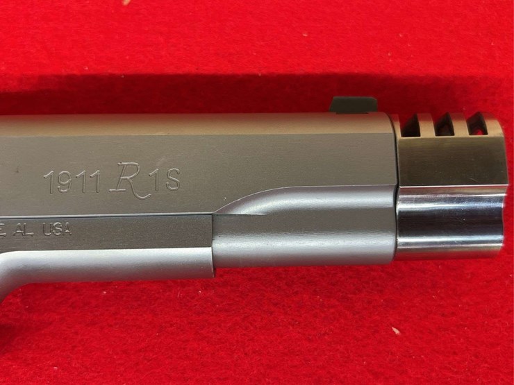 remington-model-1911-r1s-.45-acp-semiauto-pistol-image-10