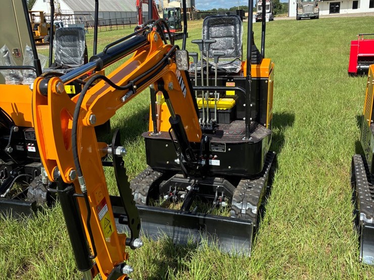 #9933-•-miva-va15-mini-excavator-image-1