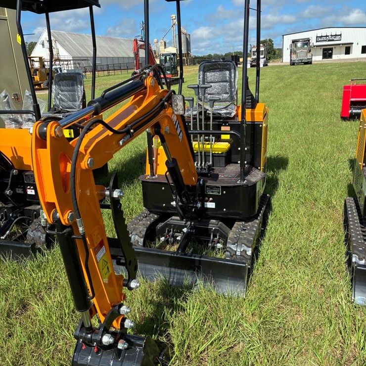 #9933 • Miva VA15 mini excavator
