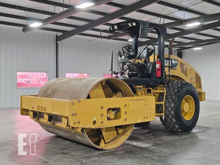 2016-caterpillar-cs56b-image-1