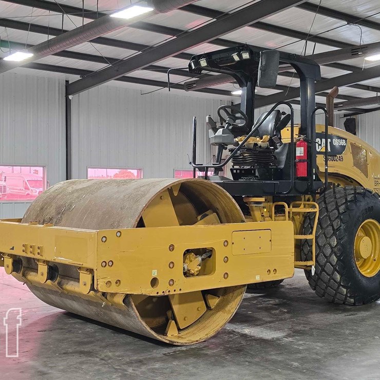 2016 CATERPILLAR CS56B