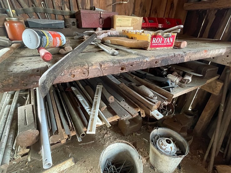 #2334-•-content-of-workbench-image-3