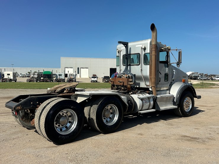 2012-kenworth-t800-image-6