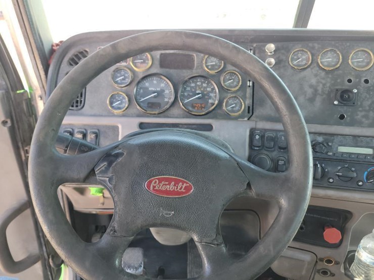 2014-peterbilt-365-image-24