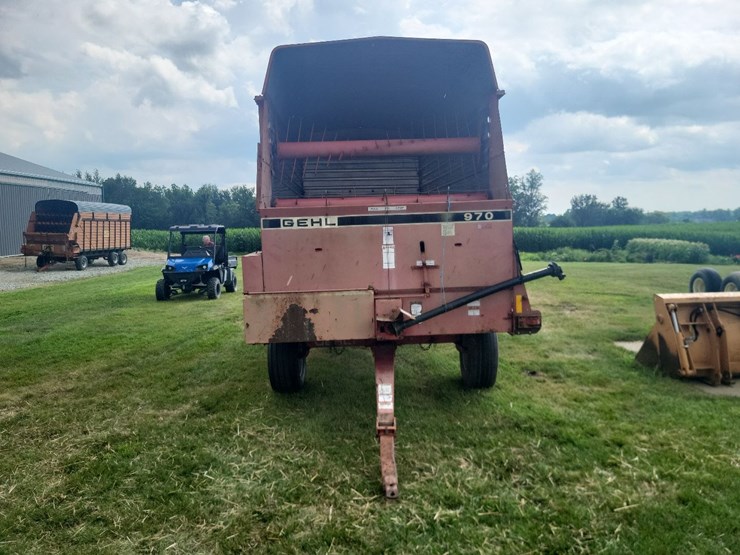 gehl-970-silage-wagon-w/gehl-tandem-axle-running-gear-image-8