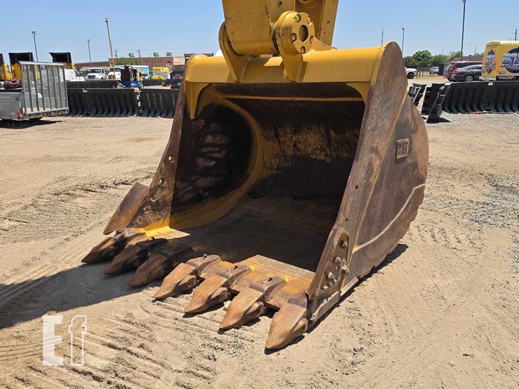 2024-caterpillar-340-image-9