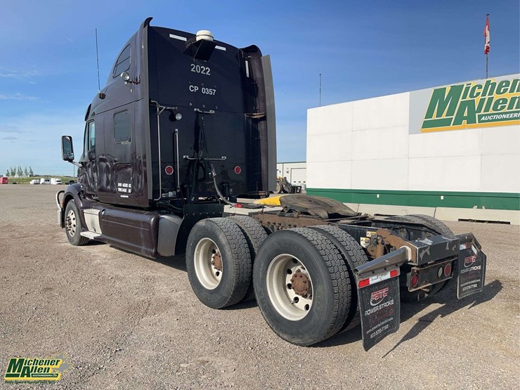 2012-peterbilt-587-image-3
