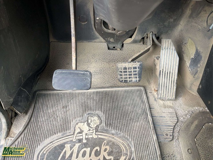 2007-mack-granite-t/a-dump-truck-image-17