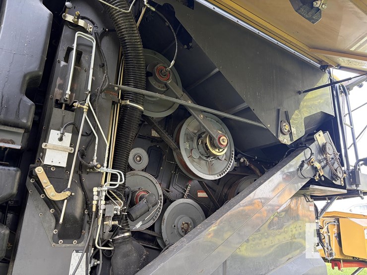 2011-claas-lexion-760-image-12