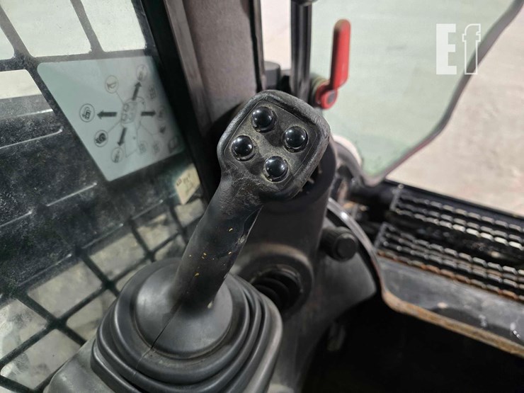 2014-caterpillar-272d-image-15
