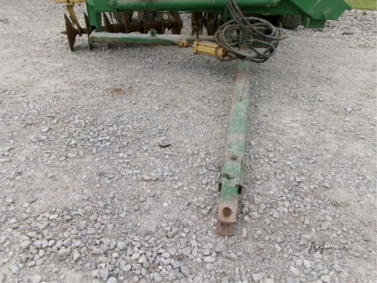 john-deere-220-image-4