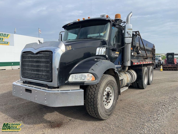 2007-mack-granite-t/a-dump-truck-image-1