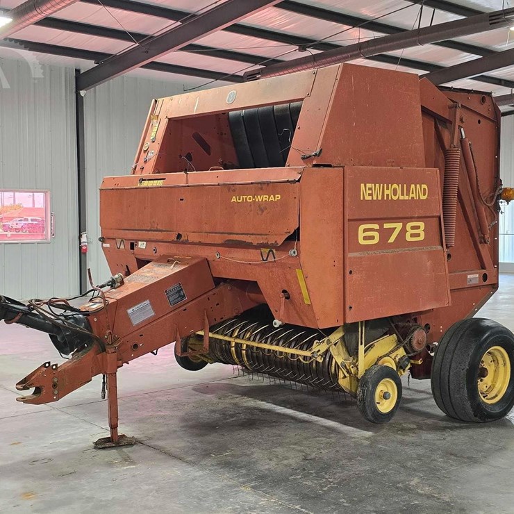NEW HOLLAND 678