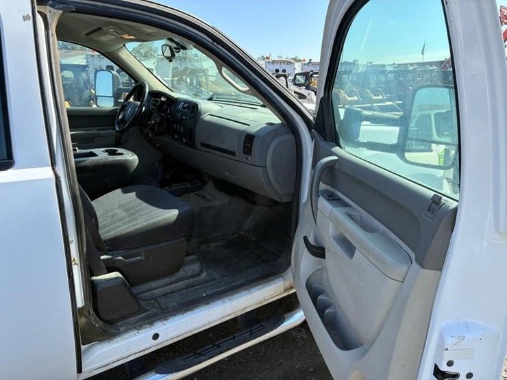 2012-gmc-sierra-2500-image-13