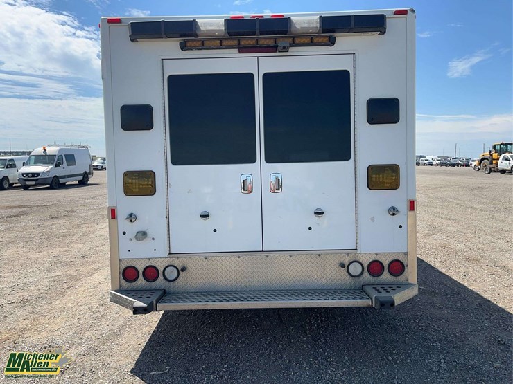 2017-chevrolet-express-s/a-ambulance-image-8