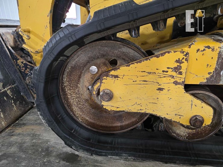 2021-caterpillar-259d3-image-28